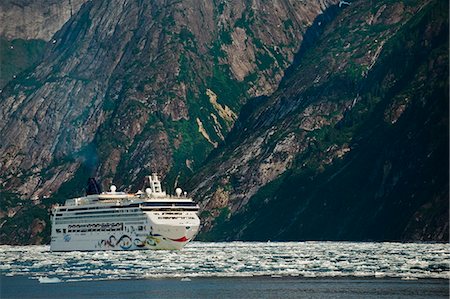 simsearch:854-03392534,k - Norwegian Cruise Line's *Star* near Dawes Glacier in Endicott Arm, Tracy Arm- Fords Terror Wilderness, Southeast Alaska Stock Photo - Rights-Managed, Code: 854-03392524