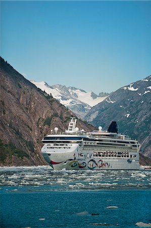 endicott arm - Norwegian Cruise Line's *Star* near Dawes Glacier in Endicott Arm, Tracy Arm- Fords Terror Wilderness, Southeast Alaska Stock Photo - Rights-Managed, Code: 854-03392522