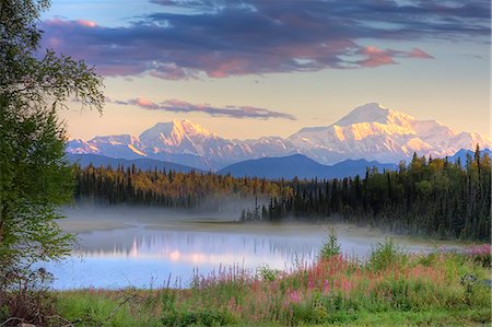 View of southside of Mt. McKinley, Mt. Hunter and Alaska Range with misty lake in the foreground  Southcentral, Alaska Fotografie stock - Rights-Managed, Codice: 854-03466930