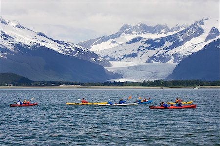simsearch:854-03538087,k - Sea kayakers in Gastineau Channel with Mendenhall Glacier and Coast Mountains in the background in Southeast Alaska during Summer Foto de stock - Con derechos protegidos, Código: 854-03538099