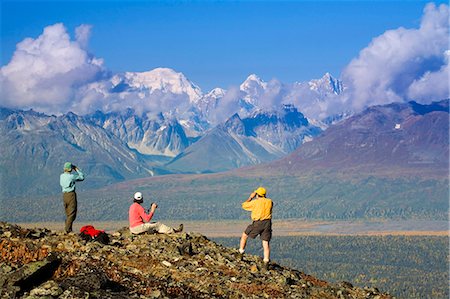 simsearch:854-03538100,k - Randonneurs supérieurs reposant sur le sentier de crête de Kesugi à l'automne de l'Alaska Denali State Park intérieur Photographie de stock - Rights-Managed, Code: 854-03538106