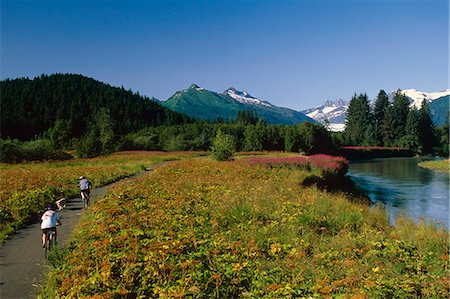 Personnes VTT prochaine pittoresque ėtė rivière Mendenhall Juneau en Alaska du sud-est Photographie de stock - Rights-Managed, Code: 854-03538229