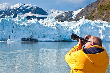 simsearch:854-03361780,k - Tourist photographing scenery on a Klondike Express Glacier Cruise tour view Stairway glacier (r) flowing into Surprise Glacier, Harriman Fjord, Prince William Sound, Alaska Fotografie stock - Rights-Managed, Codice: 854-03538551