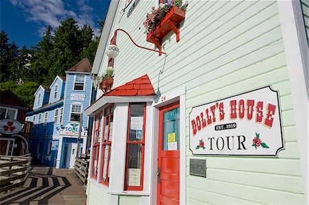 View of buildings along Creek Street in Ketchikan, Alaska during Summer Foto de stock - Con derechos protegidos, Código: 854-03538624