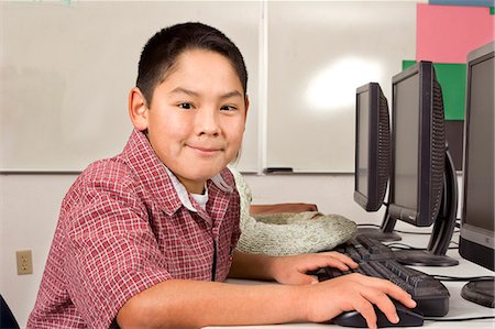 Alaskan native boy working at computer in classroom Alaska Inupiat Eskimo Foto de stock - Con derechos protegidos, Código: 854-03538814