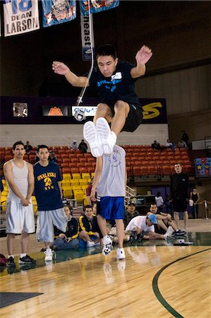 simsearch:854-03538945,k - Boy doing Two-Foot High Kick 2006 Senior Native Youth Olympic Games Alaska Anchorage Sullivan Arena Fotografie stock - Rights-Managed, Codice: 854-03538938
