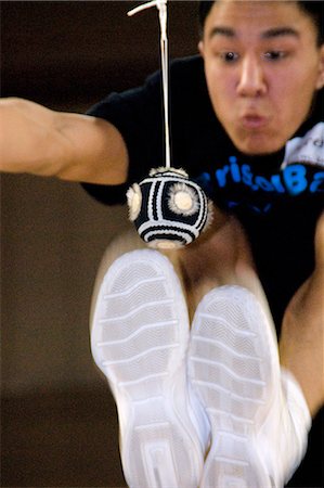 simsearch:854-03538945,k - Boy doing Two-Foot High Kick 2006 Senior Native Youth Olympic Games Alaska Anchorage Sullivan Arena Fotografie stock - Rights-Managed, Codice: 854-03538944