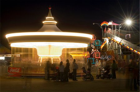 feria estatal - Alaska State Fair  people wait in line to go on rides nighttime time exposure Palmer Alaska Southcentral Foto de stock - Con derechos protegidos, Código: 854-03539066