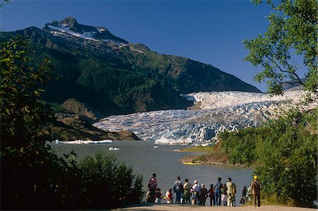 simsearch:854-03538087,k - Visitors viewing Mendenhall Glacier from shoreline of Lake Southeast Alaska Summer Tongass Nat Forest Foto de stock - Con derechos protegidos, Código: 854-03539224