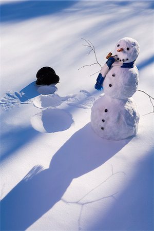 snowman snow angels - Bonhomme de neige dans la forêt il empreinte de neige ange dans la neige en fin après-midi soleil hiver Alaska Photographie de stock - Rights-Managed, Code: 854-03539244