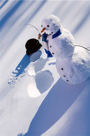 snowman snow angels - Bonhomme de neige dans la forêt il empreinte de neige ange dans la neige en fin après-midi soleil hiver Alaska Photographie de stock - Rights-Managed, Code: 854-03539246