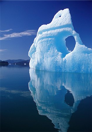 Huge iceberg with hole, LeConte Bay, Southeast, Alaska. Foto de stock - Con derechos protegidos, Código: 854-03539240