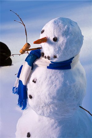 snowman snow angels - Bonhomme de neige dans la forêt il empreinte de neige ange dans la neige en fin après-midi soleil hiver Alaska Photographie de stock - Rights-Managed, Code: 854-03539259