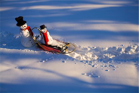 simsearch:854-03539096,k - Large & small snowman ride on dog sled in deep snow in afternoon Interior Fairbanks Alaska winter Fotografie stock - Rights-Managed, Codice: 854-03539263