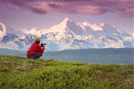 simsearch:854-03538078,k - Male tourist views Mt.Mckinley & Alaska Range near Wonder Lake Denali National Park Alaska Summer Foto de stock - Con derechos protegidos, Código: 854-03539336