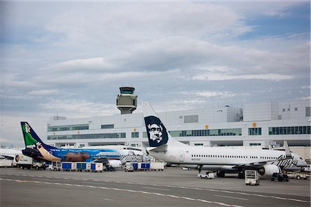 simsearch:854-03646302,k - View of several Alaska Airlines commercial jets parked at the Ted Stevens International Airport, Anchorage, Southcentral Alaska, Summer Foto de stock - Direito Controlado, Número: 854-03646302