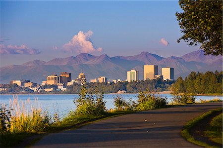 simsearch:854-08028197,k - View of Anchorage skyline at sunset from the Tony Knowles Coastal Trail, Anchorage, Southcentral Alaska, Fall Foto de stock - Con derechos protegidos, Código: 854-03646374