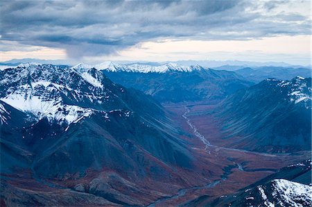 simsearch:854-03740258,k - Aerial view of the beginning of a morning storm over the Brooks Range in Gates of the Arctic National Park & Preserve, Arctic Alaska, Fall Fotografie stock - Rights-Managed, Codice: 854-03646674