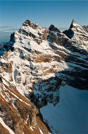 Aerial view of Mt.Igikpak (right), the highest peak in the Schwatka Mountains, Brooks Range, Gates of the Arctic National Park & Preserve, Arctic Alaska, Fall Foto de stock - Con derechos protegidos, Código: 854-03646689