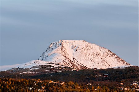 simsearch:854-03646852,k - Sonnenuntergang Blick auf schneebedeckte Flattop Mountain und Anchorage Hang, South Central Alaska, Herbst/n Stockbilder - Lizenzpflichtiges, Bildnummer: 854-03646698