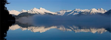 poner gasolina - Panoramic view of the fog covered Mendenhall River with the Coast Range in the background, Inside Passage, Southeast Alaska, Winter, COMPOSITE Foto de stock - Con derechos protegidos, Código: 854-03646730