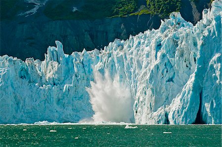 Ice calving off the face of Barry Glacier in Prince William Sound, Southcentral Alaska, Summer Foto de stock - Direito Controlado, Número: 854-03646774