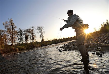 simsearch:854-03739733,k - Silhouette of a woman flyfishing and casts for wild steelhead on Deep Creek, Kenai Peninsula, Southcentral Alaska, Autumn Foto de stock - Con derechos protegidos, Código: 854-03739505