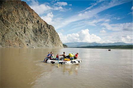 A family floats in a raft near the village of Eagle on the Yukon River, Interior Alaska, Summer Foto de stock - Con derechos protegidos, Código: 854-03739766