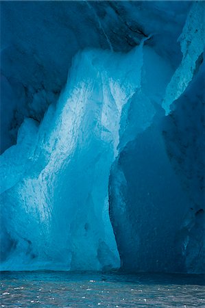 simsearch:854-05974182,k - Licht der späten Afternon schimmert durch das Gesicht oder Endstation der Mendenhall-Gletscher von Mendenhall Lake im Tongass National Forest in der Nähe von Juneau, Alaska Southeast, Frühling gesehen Stockbilder - Lizenzpflichtiges, Bildnummer: 854-03739835