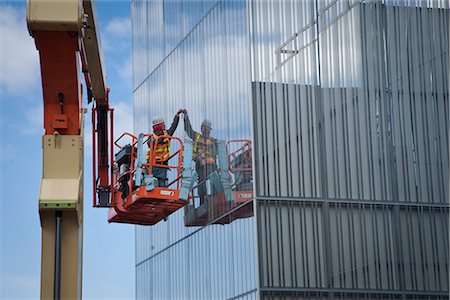 Male glazer installs glass fom a man lift on the exterior of the Anchorage Museum addition during construction, Anchorage, Southcentral Alaska, Spring Foto de stock - Con derechos protegidos, Código: 854-03739880