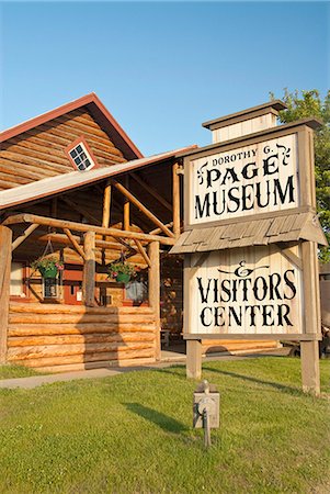 Rustic Dorothy G Page Museum and Visitors Center in Wasilla, Southcentral Alaska, Summer Fotografie stock - Rights-Managed, Codice: 854-03739894