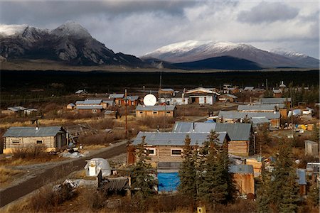 Découvre surplombant maisons du Village de l'Arctique le long de la rivière Chandalar avec chaîne de Brooks en arrière-plan, l'Arctique de l'Alaska, automne Photographie de stock - Rights-Managed, Code: 854-03739915