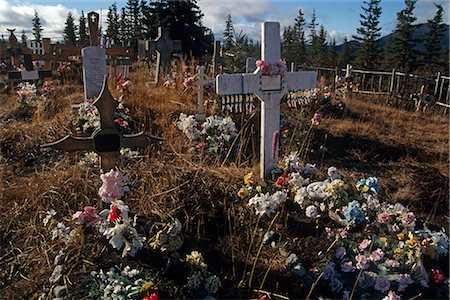sepultura - Close up of gravesites at the cemetery in Arctic Village, Arctic Alaska, Autumn Foto de stock - Con derechos protegidos, Código: 854-03739911