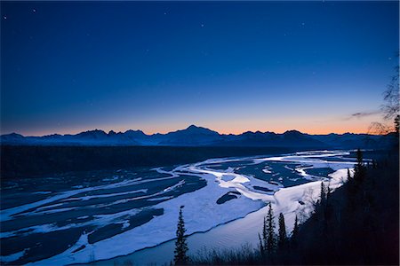 state - Vue de southside mont McKinley et la chaîne de l'Alaska à la nuit tombante, Chulitna River, dans le centre-sud au premier plan, parc d'état de Denali, en Alaska, printemps Photographie de stock - Rights-Managed, Code: 854-03739942