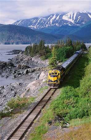 simsearch:854-03646302,k - View from the Seward Highway of an Alaska Railroad passenger train near Bird Point along Turnagain Arm, Southcentral Alaska, Summer Foto de stock - Direito Controlado, Número: 854-03740180