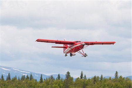 despegar (avión) - K2 Aviation DeHavilland turbine Otter on wheel skis takes off from the Talkeetna Airport, Southcentral Alaska, Summer Foto de stock - Con derechos protegidos, Código: 854-03740231