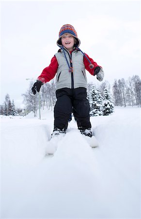 Preschool boy cross country skiing in Russian Jack Springs Park, Anchorage, Southcentral Alaska, Winter Foto de stock - Con derechos protegidos, Código: 854-03740265