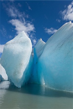 simsearch:854-05974182,k - Sonnige Aussicht auf Eisberge und Mendenhall-Gletscher Endstation in Mendenhall Lake, Southeast Alaska, Sommer Stockbilder - Lizenzpflichtiges, Bildnummer: 854-03845130