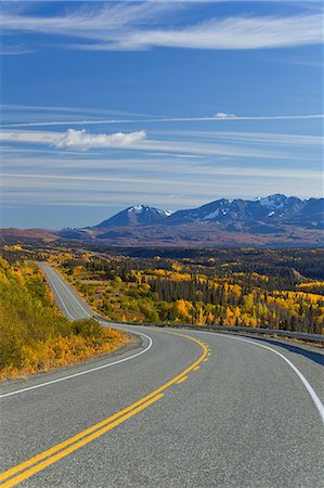 semi truck road - Scenic view of the Alaska Highway and traffic between Haines, Alaska and Haines Junction, Yukon Territory, Canada, Autumn Foto de stock - Con derechos protegidos, Código: 854-03845166