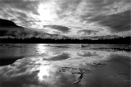 Vue panoramique de la glace sur la surface gelée du lac Mendenhall sur un automne matin, forêt nationale de Tongass, sud-est de l'Alaska Photographie de stock - Rights-Managed, Code: 854-03845160