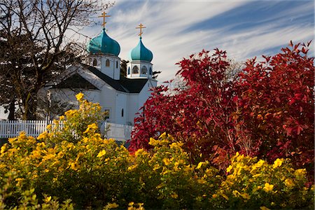 eastern orthodox - View of the Holy Resurrection Russian Orthodox Cathedral with colorful Fall foliage in the foreground, Kodiak Island, Soutwest Alaka, Fall Foto de stock - Con derechos protegidos, Código: 854-03845253