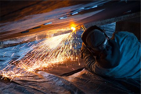 recreation usa - Worker cuts metal fittings off a boat hull using an oxy-acetylene cutting torch, Kodiak Boatyard, Saint Herman Harbor, Kodiak, Near Island, Southwest Alaska, Autumn Stock Photo - Rights-Managed, Code: 854-03845278