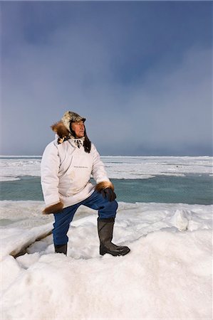 simsearch:854-03845521,k - Male Inupiaq Eskimo hunter standing on a ice pressure ridge while wearing a traditional Eskimo parka (Atigi) and seal skin hat, Chukchi Sea near  Barrow, Arctic Alaska, Summer Foto de stock - Con derechos protegidos, Código: 854-03845444