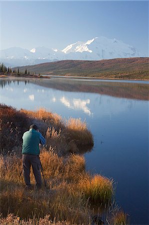 simsearch:854-03361780,k - Man photographs the northside of Mt. McKinley from Wonder Lake in Denali National Park and Preserve, Interior Alaska, Fall Fotografie stock - Rights-Managed, Codice: 854-03845701