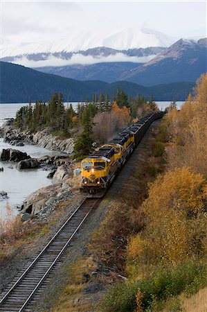 Alaska Railroad hauls coal past Rocky Cove at Bird Point along Turnagain Arm, Southcentral Alaska, Autumn Foto de stock - Con derechos protegidos, Código: 854-03845721