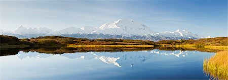 simsearch:841-03869092,k - Panorama der Northside Mt. McKinley und die Alaskakette spiegelt sich in der Spiegelung Teich in der Nähe von Wonder Lake an diesem sonnigen Tag in Denali Nationalpark und Reservat, Alaska Interior, Herbst Stockbilder - Lizenzpflichtiges, Bildnummer: 854-03845797