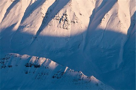 Morning aerial view of light on the side of mountains in the Brooks Range, Gates of the Arctic National Park & Preserve, Arctic Alaska, Winter Foto de stock - Con derechos protegidos, Código: 854-03846065