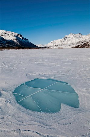 Snowcovered overflow ice on the North Fork of the Koyukuk River with the Brooks Range in the background, Gates of the Arctic National Park & Preserve, Arctic Alaska, Winter Foto de stock - Con derechos protegidos, Código: 854-03846061