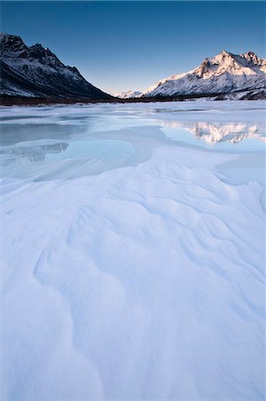 simsearch:854-03846011,k - Alpenglühen am Boreal Mountain spiegelt auf Überlauf Eis auf der North Fork des Koyukuk River in Gates Arctic National Park & Preserve, Arktis, Alaska, Winter Stockbilder - Lizenzpflichtiges, Bildnummer: 854-03846063