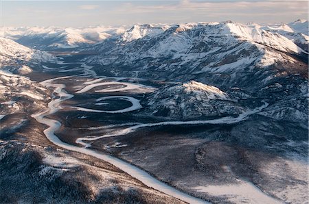 Morning aerial view of the Alatna River in Gates of the Arctic National Park & Preserve, Arctic Alaska, Winter Foto de stock - Con derechos protegidos, Código: 854-03846071